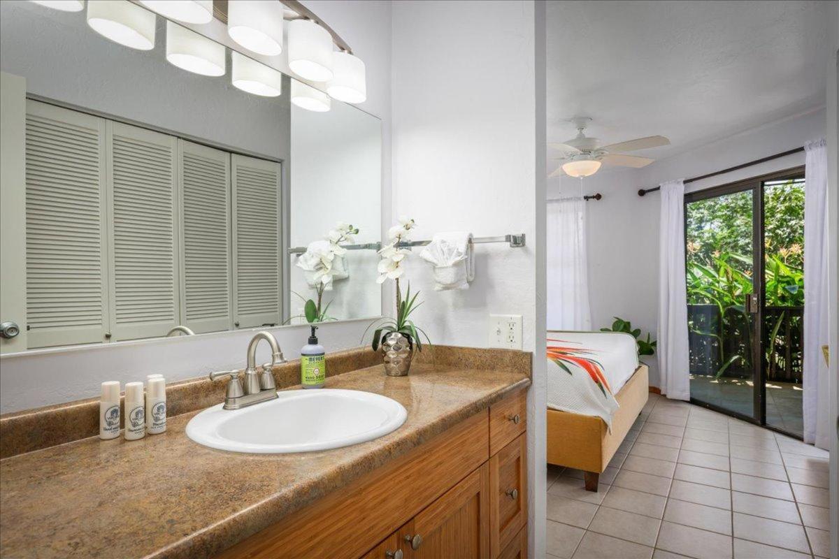 Вилла Kona Westwind 1 New! Quiet Ocean-View 1St Floor | Patio | Pool Каилуа-Кона Экстерьер фото